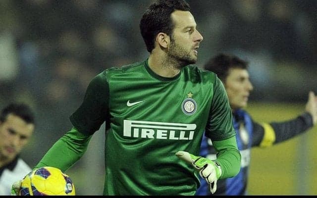 インテルの絶対的守護神ハンダノビッチが素早い反応で強烈なシュートをストップ！【アンビリーバブル・セーブス】