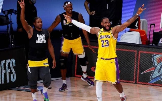 レイカーズがブレイザーズを今季最少得点に抑えて圧勝、2012年以来の白星を飾る