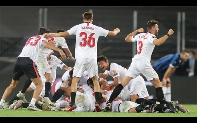 インテルとの死闘を制したセビージャが4季ぶり6度目のEL制覇 ブラジル人CBのバイシクルが決勝点