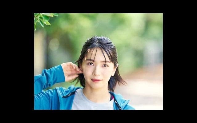 傳谷英里香さん、波の力に負けずにオープンスイムで華麗にブイを回る！