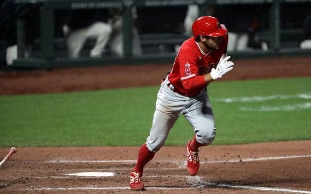 【MLB】「どうやって打ったんだ？」　大谷も爆笑したエ軍野手の“大根斬り二塁打”が話題