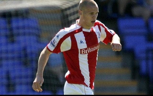 ストークの頼れるキャプテン！ショークロスが決めた攻撃陣顔負けのダイレクトボレー弾！【ファースト・ゴールズ】