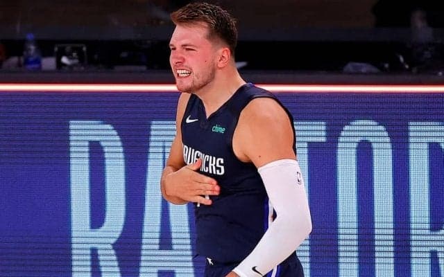 選手やファン、実況さえも唸らせたドンチッチの劇的ショットを観たカリーの反応とは？