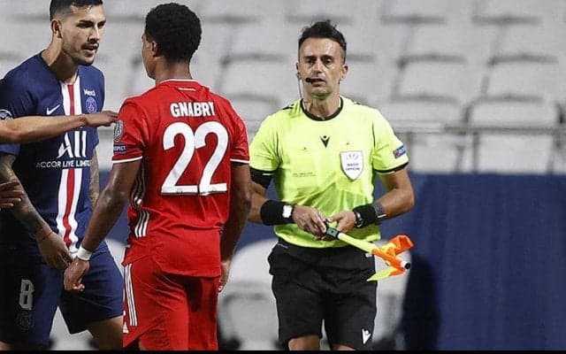 CL決勝を最も楽しんだ男？　ノリノリの副審が話題に