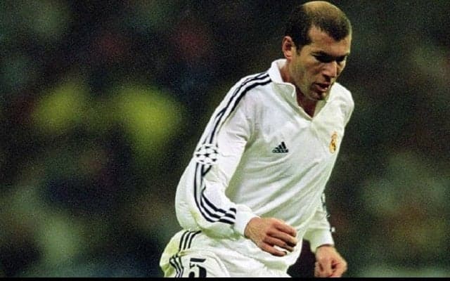 これぞマエストロ！ジダンがDFを手玉にとる極上テクニックから決めたゴラッソ【インクレディブル・ゴールズ】