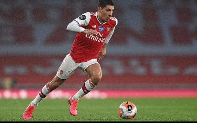 右SBの補強目論むPSG、アーセナルDFベジェリンにオファーか