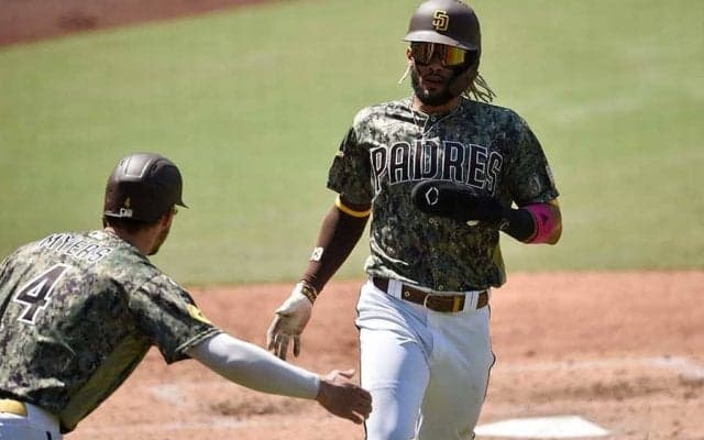 【MLB】左前打のはずが…パドレス奇才の“瞬間移動”好守にファン唖然「別次元だ」