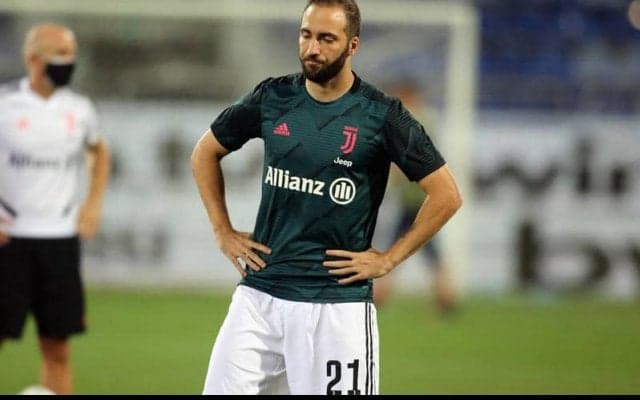 ピルロ監督がイグアインに戦力外通告｢袖を分かつ必要がある｣