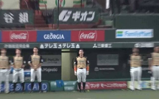 日ハム杉谷が「悲しそうな顔」　独りぼっちの国歌熱唱にファン爆笑