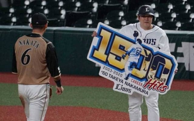 西武・中村剛也が史上128人目の1500安打　通算415発男の激走内野安打に同僚に笑い