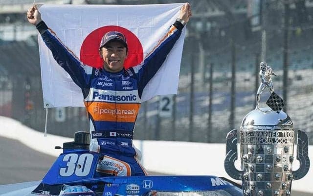 佐藤琢磨はなぜ勝てたのか　仲間でラーメンをすすった日、チームは1つになった