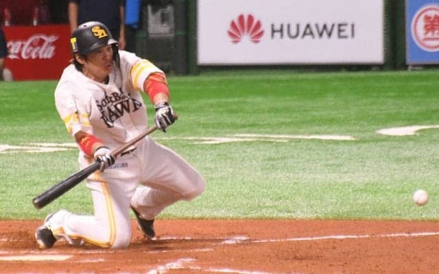なぜ初回＆6点差でもスクイズ？　鷹・工藤監督の1点への貪欲さと脳裏にあった“悪夢”