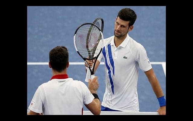  ジョコ 身体的不安見せる 