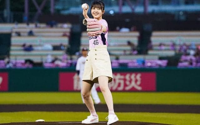 「めちゃめちゃ可愛い」　乃木坂46久保史緒里さんが「先輩の旦那」源田に始球式