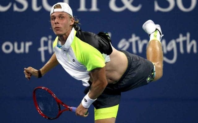 鮮やかなネオンカラーのウェアでアガシの精神が引き継がれる