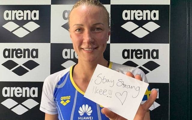 闘病中の池江璃花子へ　親友サラから渡ったポストカードの秘話「Stay Strong Ikee!!」