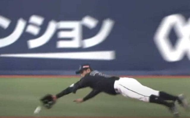 「これはGG賞」ロッテ中村奨の超絶美技に絶賛の嵐、伝える実況「クセ強い」