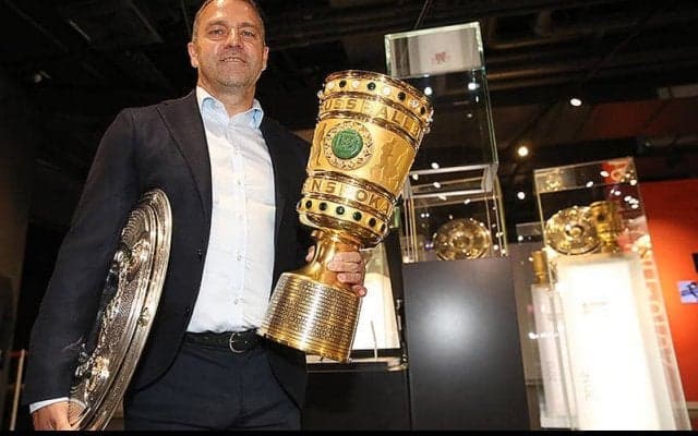 バイエルンを7年ぶりの3冠に導いたフリック監督がドイツ年間最優秀監督に輝く！