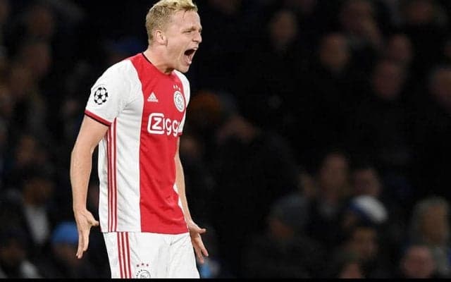 オランダ代表MFファン・デ・ベークのユナイテッド行きが迫る！ 約56億円でクラブ間合意と報道