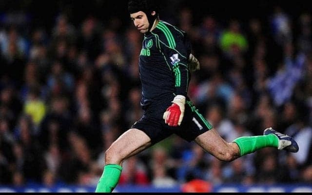 チェルシーの伝説的守護神、チェフがアルシャビンの決定的なチャンスを阻止！【アンビリーバブル・セーブス】