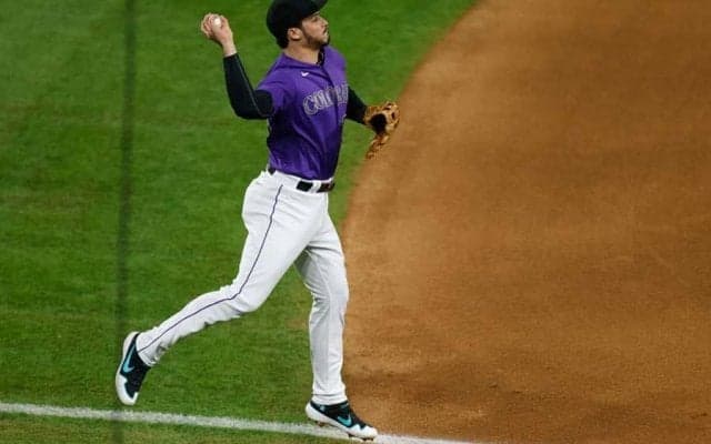 【MLB】名手アレナドの三塁線上“鬼肩スロー”はファン理解不能「人間離れ」「どうやって？」