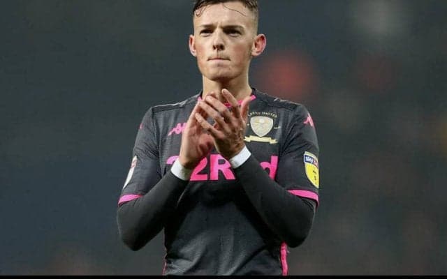 リーズの昇格に貢献したDFホワイトが保有元のブライトンと契約延長、35億円オファーを拒否