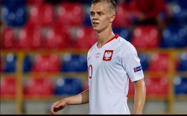 アウグスブルクがポーランド代表の若手SBグムニーを完全移籍で獲得