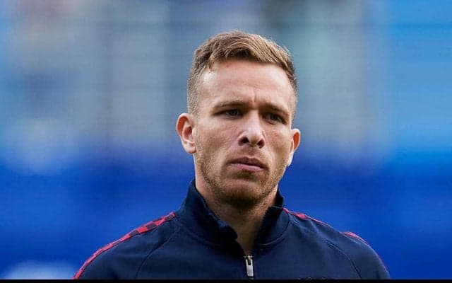 アルトゥールがユーベ入団会見 「ピルロの指導を受けられるのは特権」