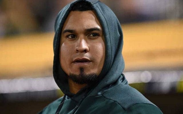 【MLB】バントでヘディングの珍プレー　直撃の瞬間に米反響「これはアウト？」「えっと…」