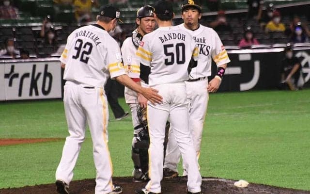 首位・鷹がロッテに痛い逆転負け　裏目に出た継投、工藤監督の意図はどこに？