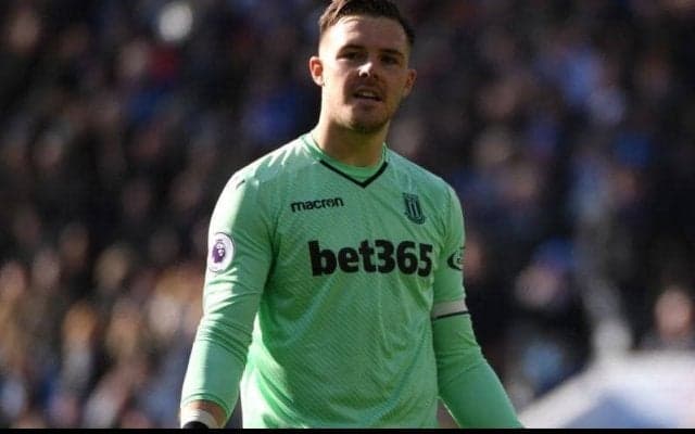 ストークGKバトランドが、マグワイアの強烈シュートをギリギリのスーパーセーブ【アンビリーバブル・セーブス】