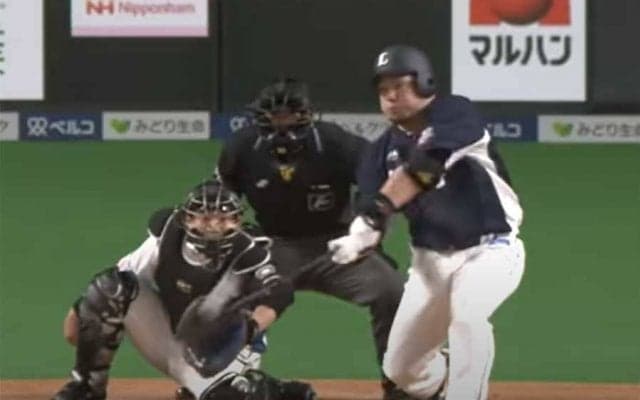 「拾ってこれはえぐい」「金属バット使ってる？」西武山川の曲芸アーチにファン仰天