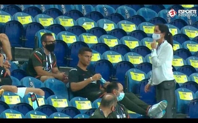 C・ロナウド、マスク未着用を注意されスタンド観戦でも主役に