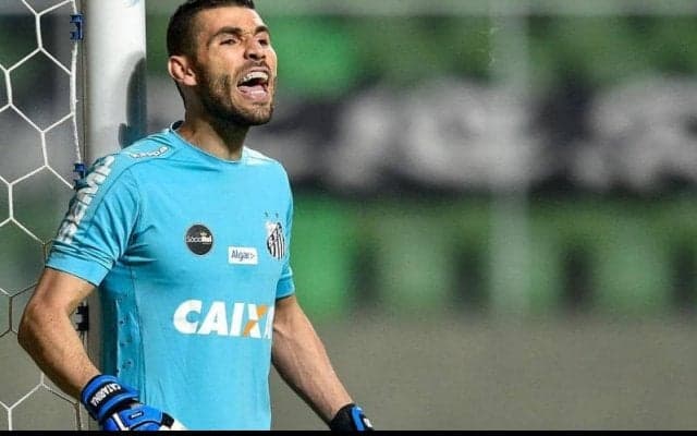 ブラジルの名門サントスの前守護神ヴァンデルレイが見せた驚異の超反応セーブ【アンビリーバブル・セーブス】