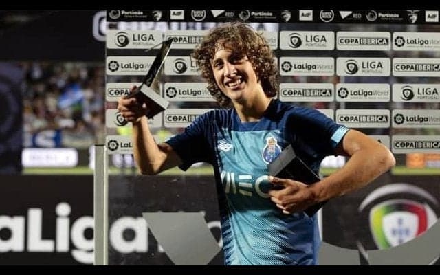 ウルブスがクラブレコードでポルトの18歳と5年契約を締結