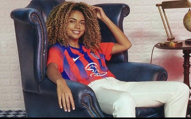 チェルシーが今季の3rdユニ発表も、C・パレスに酷似でイジられる…