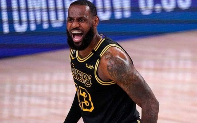 【NBA】レブロンが背後から忍び寄る　ド迫力の強烈ブロックに米絶賛の嵐「これは伝説になる」