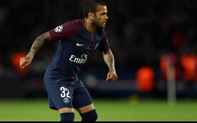 “優勝請負人”D・アウベスがPSGをタイトルに導いた移籍後初ゴール【ビューティフル・フリーキック】