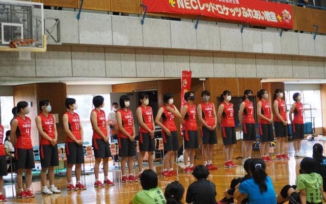 NECが地元でバレーボール教室を開催