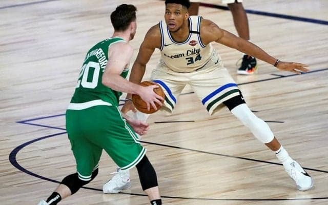 今季のオールディフェンシブチームが発表！ アデトクンボが最多票、シモンズらが初選出