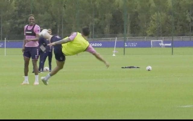 呪縛から解放？ レアルから加入のMFハメス・ロドリゲスがエバートン初日に名刺代わりの一撃