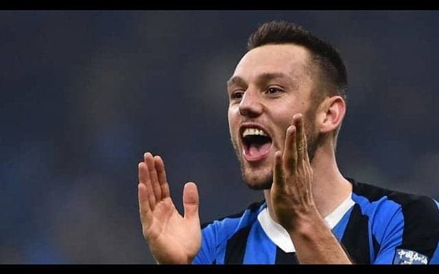 クーマン・バルサの獲得候補にインテルCBデ・フライが浮上？