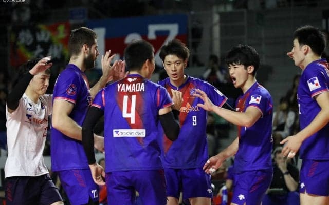 FC東京とVC長野が12日、公開試合を配信