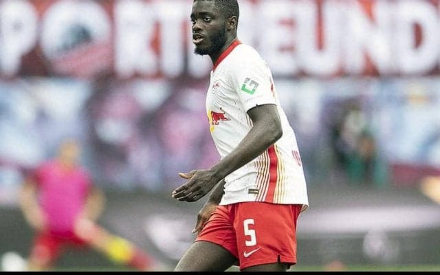 ナーゲルスマン監督、ウパメカノの今季残留を明言　「今季もここにいる。それは間違いない」