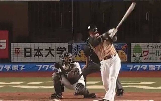 日ハム中田翔の250号に「杉谷が1番誇らしげ」記念ボード持つ表情にファン爆笑