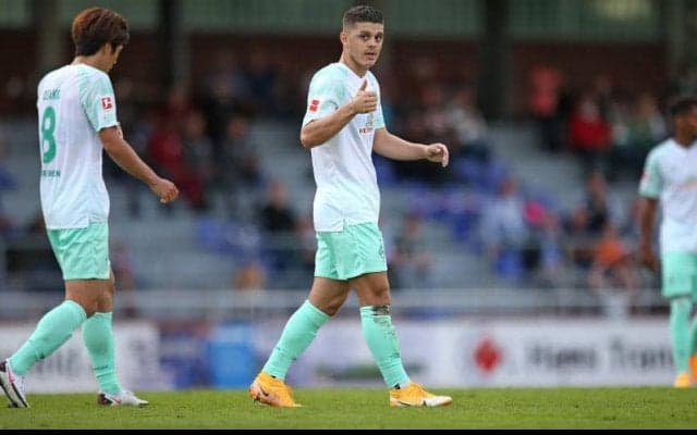 ブレーメンのコソボ代表FWラシツァを巡ってアストン・ビラとナポリが一騎打ちか