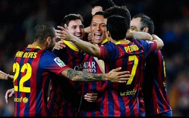 バルサ時代の攻撃的SBアドリアーノが決めた狙いすました美しいミドルシュート【インクレディブル・ゴールズ】