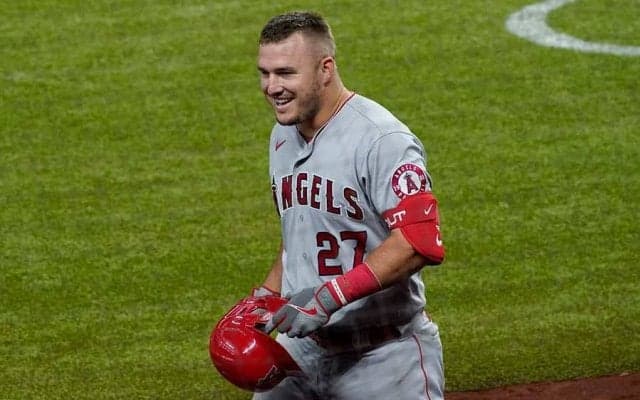 【MLB】「見れば見るほど面白くなる」　トラウトの衝撃ハプニング映像にファン爆笑