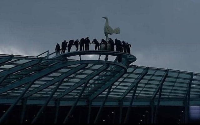 モウリーニョを含めたスパーズ面々が新スタジアムの”最恐”アトラクションに参加！高いところが苦手な選手は…？