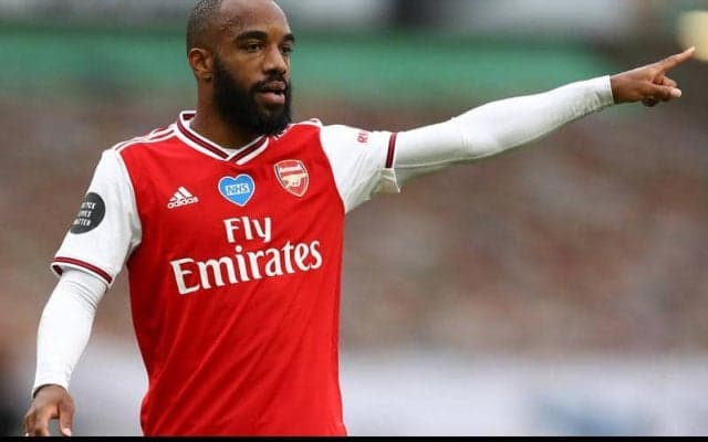 アトレティコ関心のラカゼットがアーセナル残留を明言「まだ契約は残っている」